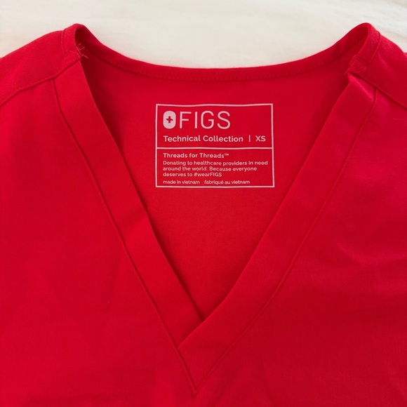 Figs Catarina - One Pocket Scrub Top - Pop Red - Picture 5 of 8